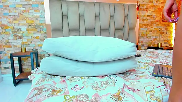 Snapshot of karla_dunn chatting on February 24, 10:58 pm karla dunn online show from February 24, 10:58 pm