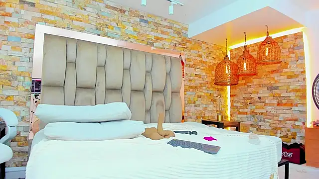 Snapshot of karla_dunn chatting on March 6, 2:30 am karla dunn online show from March 6, 2:30 am