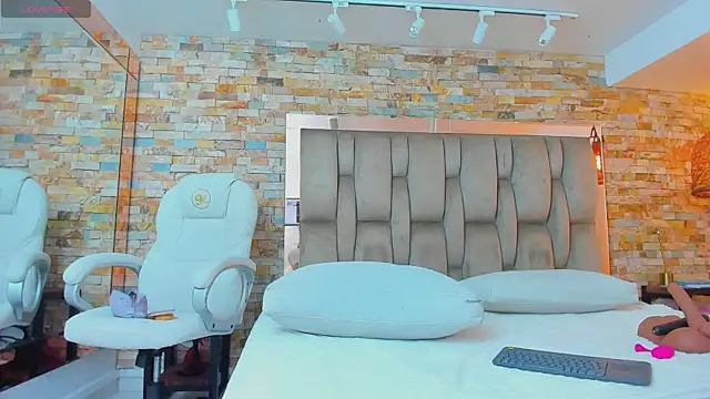 Snapshot of karla_dunn chatting on October 3, 9:01 pm karla dunn online show from October 3, 9:01 pm