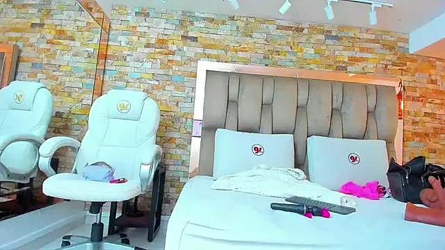 Snapshot of karla_dunn chatting on November 21, 8:29 pm karla dunn online show from November 21, 8:29 pm