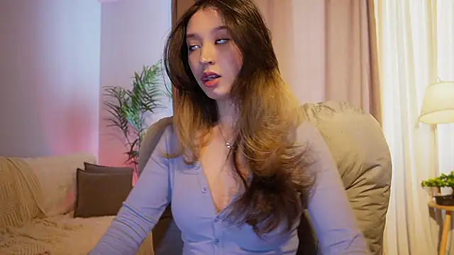 Snapshot of Sarasuo1 chatting on April 12, 3:00 am Sarasuo1 online show from April 12, 3:00 am