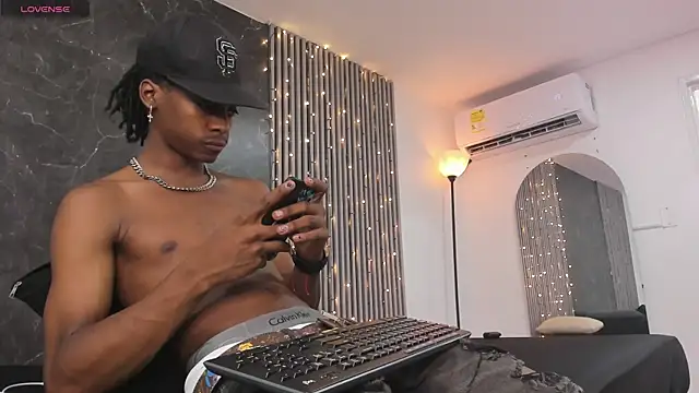 Snapshot of BRYXXXON1 chatting on December 4, 3:10 pm BRYXXXON1 online show from December 4, 3:10 pm