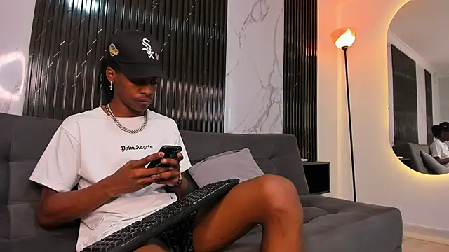 Snapshot of BRYXXXON1 chatting on December 5, 3:17 pm BRYXXXON1 online show from December 5, 3:17 pm