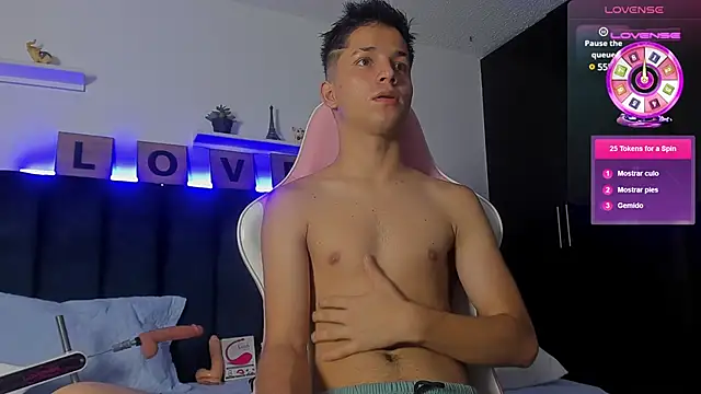 Issac james  online show from March 18, 3:20 am