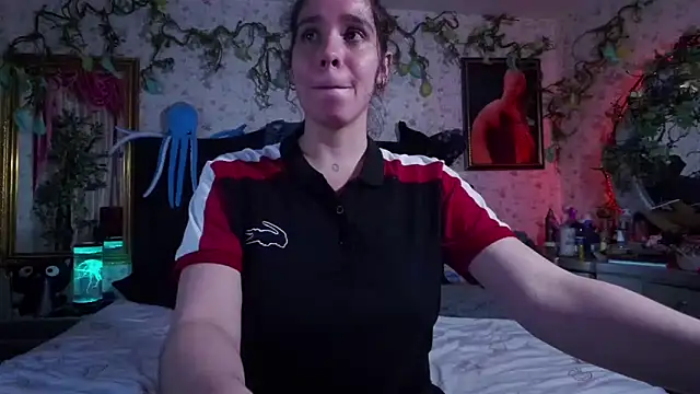 Snapshot of Elizabeth77_ chatting on February 4, 10:13 pm Elizabeth77 online show from February 4, 10:13 pm