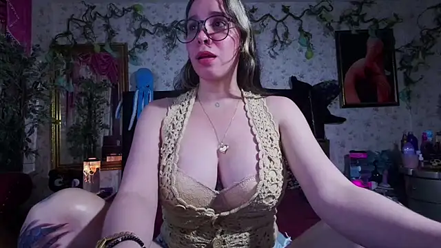 Snapshot of Elizabeth77_ chatting on October 9, 10:30 pm Elizabeth77 online show from October 9, 10:30 pm