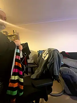 LondonTeffy online show from December 3, 10:29 pm