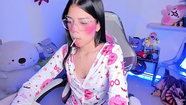 Snapshot of cutestephuwu chatting on October 10, 11:37 pm cutestephuwu online show from October 10, 11:37 pm