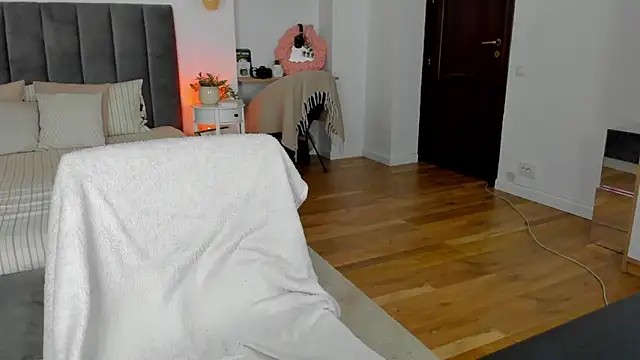 Fancy Jenn online show from October 24, 6:59 pm