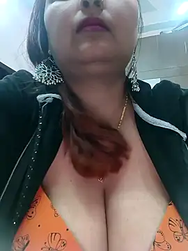 Snapshot of Dianaa9 chatting on February 6, 5:30 pm Dianaa9 online show from February 6, 5:30 pm