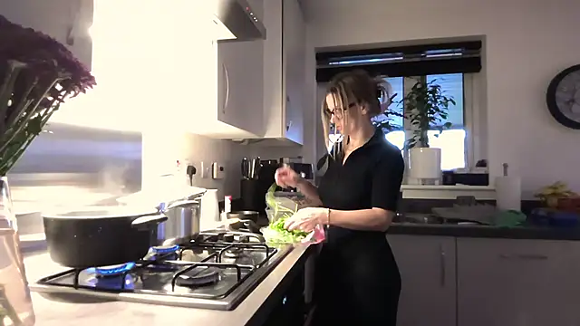 SweetMonicaUK online show from December 1, 12:43 pm