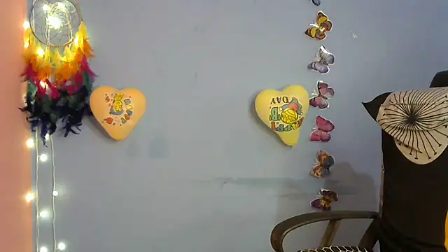 Black cat cutie online show from December 11, 3:45 am