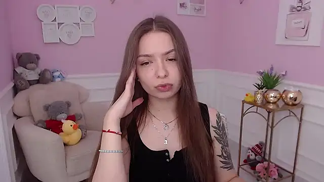 LucySkilar online show from September 28, 4:18 am