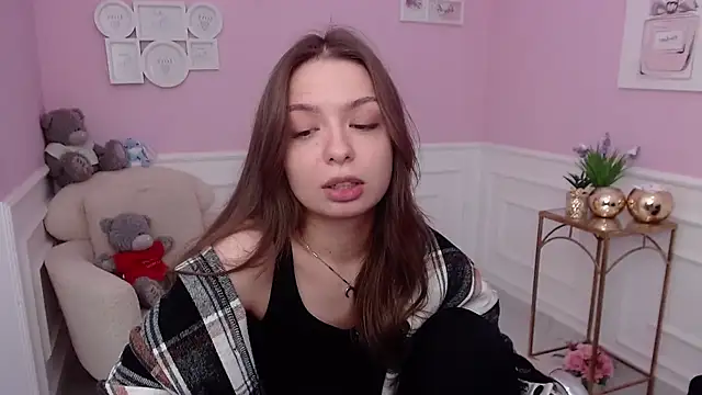 LucySkilar online show from October 24, 10:00 am