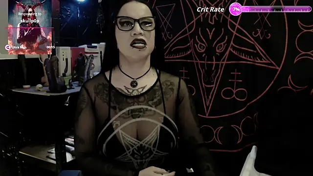 Snapshot of Evil_Queen_666 chatting on May 3, 5:46 am Evil Queen 666 online show from May 3, 5:46 am