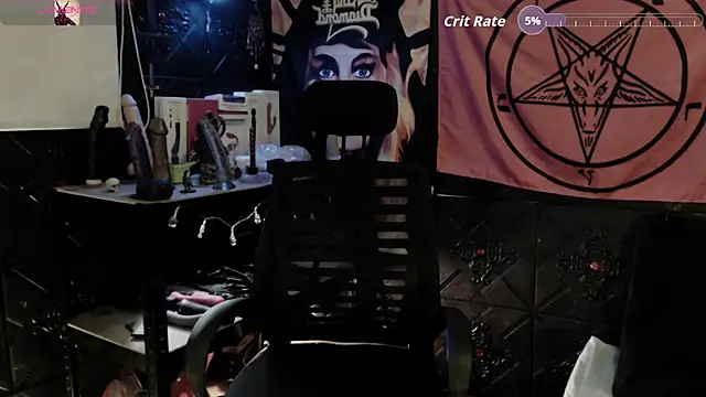 Snapshot of Evil_Queen_666 chatting on May 16, 6:21 am Evil Queen 666 online show from May 16, 6:21 am