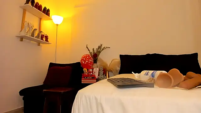 leslie k online show from February 13, 4:43 am