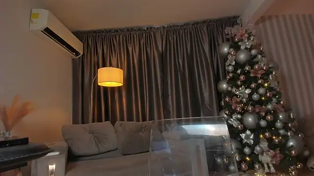 HannaByron online show from December 12, 5:10 am