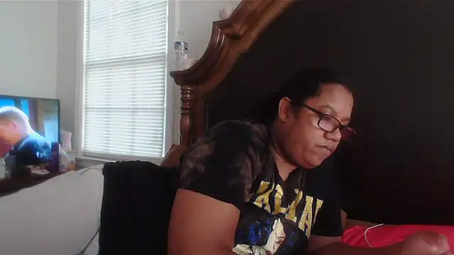 ebonyred online show from November 6, 8:10 pm