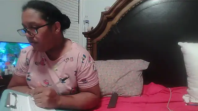 ebonyred online show from April 7, 12:22 am