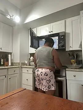 ebonyred online show from August 1, 1:21 pm