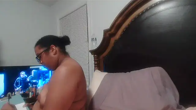 ebonyred online show from August 4, 1:42 am