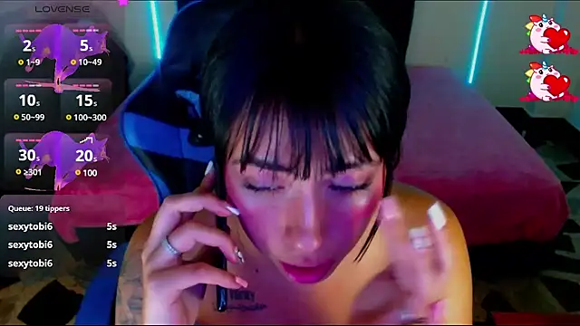 Snapshot of sylvana_19 chatting on December 24, 9:00 pm sylvana 19 online show from December 24, 9:00 pm