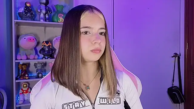 EmilyMiller  online show from September 16, 4:52 pm