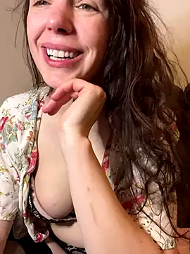 Snapshot of GillKelly chatting on October 28, 7:12 am GillKelly online show from October 28, 7:12 am