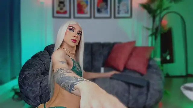 Snapshot of Taylor__foxxx chatting on September 20, 4:57 am Taylor foxxx online show from September 20, 4:57 am