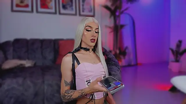 Snapshot of Taylor__foxxx chatting on October 21, 4:57 am Taylor foxxx online show from October 21, 4:57 am