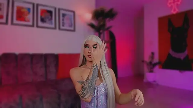 Taylor  foxxx online show from April 3, 6:11 am