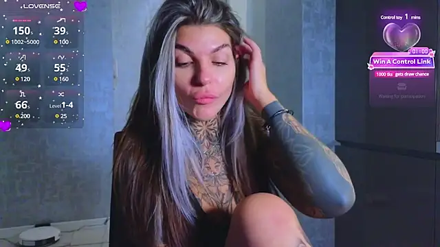 Snapshot of tattooedBabyy chatting on February 3, 4:20 pm tattooedBabyy online show from February 3, 4:20 pm