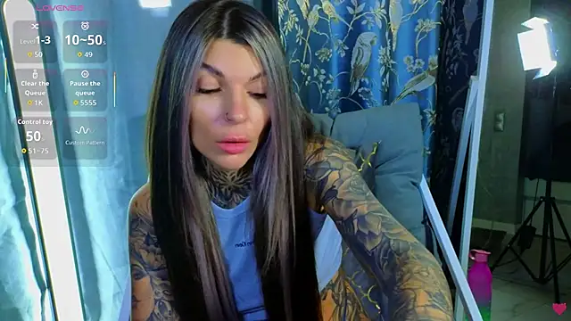 Snapshot of tattooedBabyy chatting on October 10, 8:13 am tattooedBabyy online show from October 10, 8:13 am