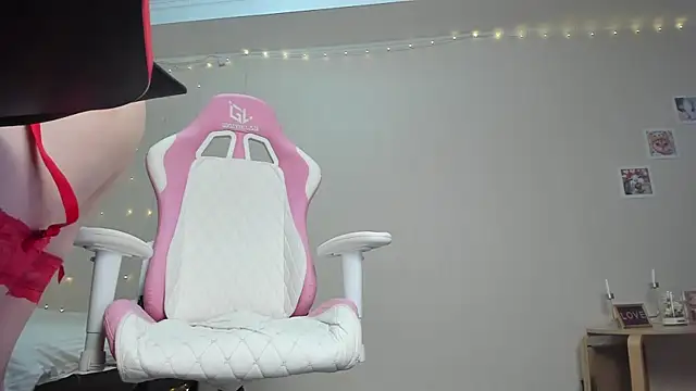 Snapshot of teencute chatting on February 19, 5:27 am teencute online show from February 19, 5:27 am