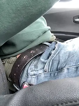 Snapshot of beyourself1323 chatting on February 19, 1:40 pm beyourself1323 online show from February 19, 1:40 pm