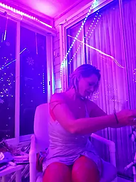 Snapshot of Dixiefaye_Pika chatting on December 3, 6:21 am Dixiefaye Pika online show from December 3, 6:21 am