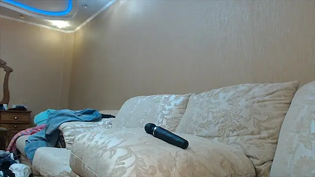 Snapshot of Kunimitsuu_ chatting on February 6, 8:13 pm Kunimitsuu online show from February 6, 8:13 pm