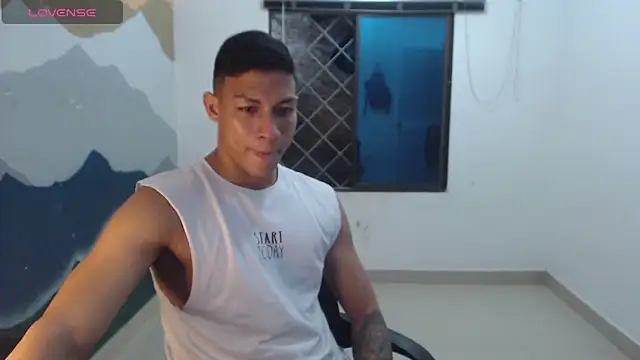 Snapshot of aalan_foxter chatting on January 25, 4:45 am aalan foxter online show from January 25, 4:45 am