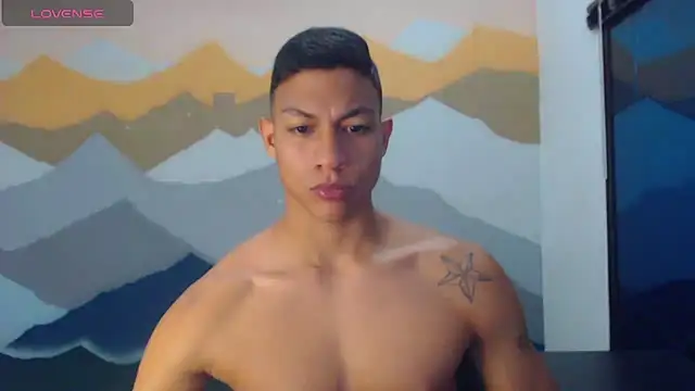 Snapshot of aalan_foxter chatting on February 20, 4:50 am aalan foxter online show from February 20, 4:50 am