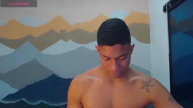 Snapshot of aalan_foxter chatting on February 20, 8:17 am aalan foxter online show from February 20, 8:17 am