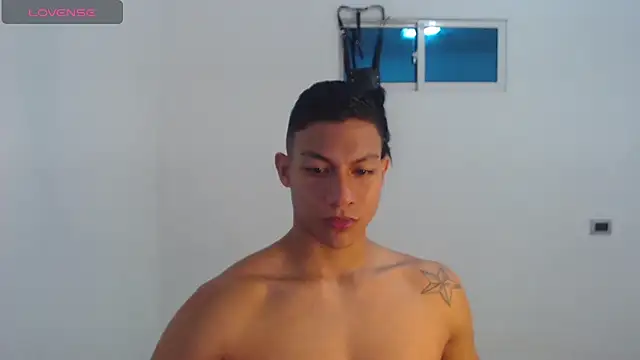 Snapshot of aalan_foxter chatting on March 7, 3:51 am aalan foxter online show from March 7, 3:51 am