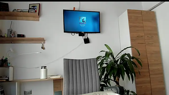 manucute 23  online show from June 19, 3:38 pm