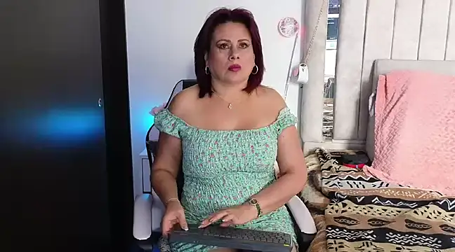 Kaily jonness online show from December 18, 5:31 pm