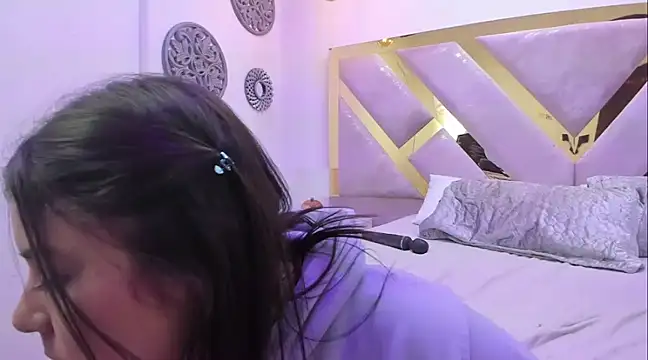 Oriana Guzman online show from December 24, 6:50 pm