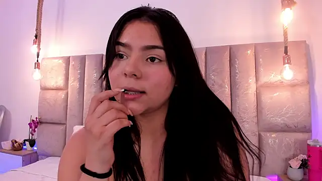 Oriana Guzman online show from June 25, 5:12 am