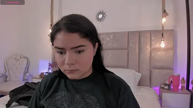 Oriana Guzman online show from July 11, 10:11 pm