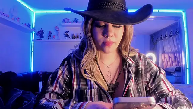 albaismynameX online show from January 18, 3:16 pm