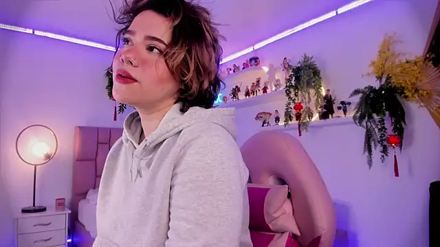 albaismynameX online show from February 13, 12:11 pm