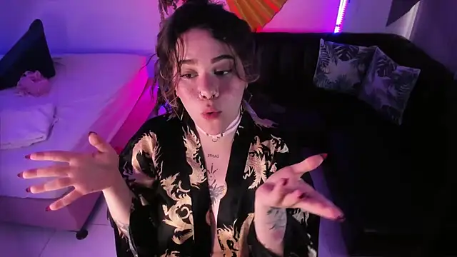 albaismynameX online show from February 21, 3:10 pm